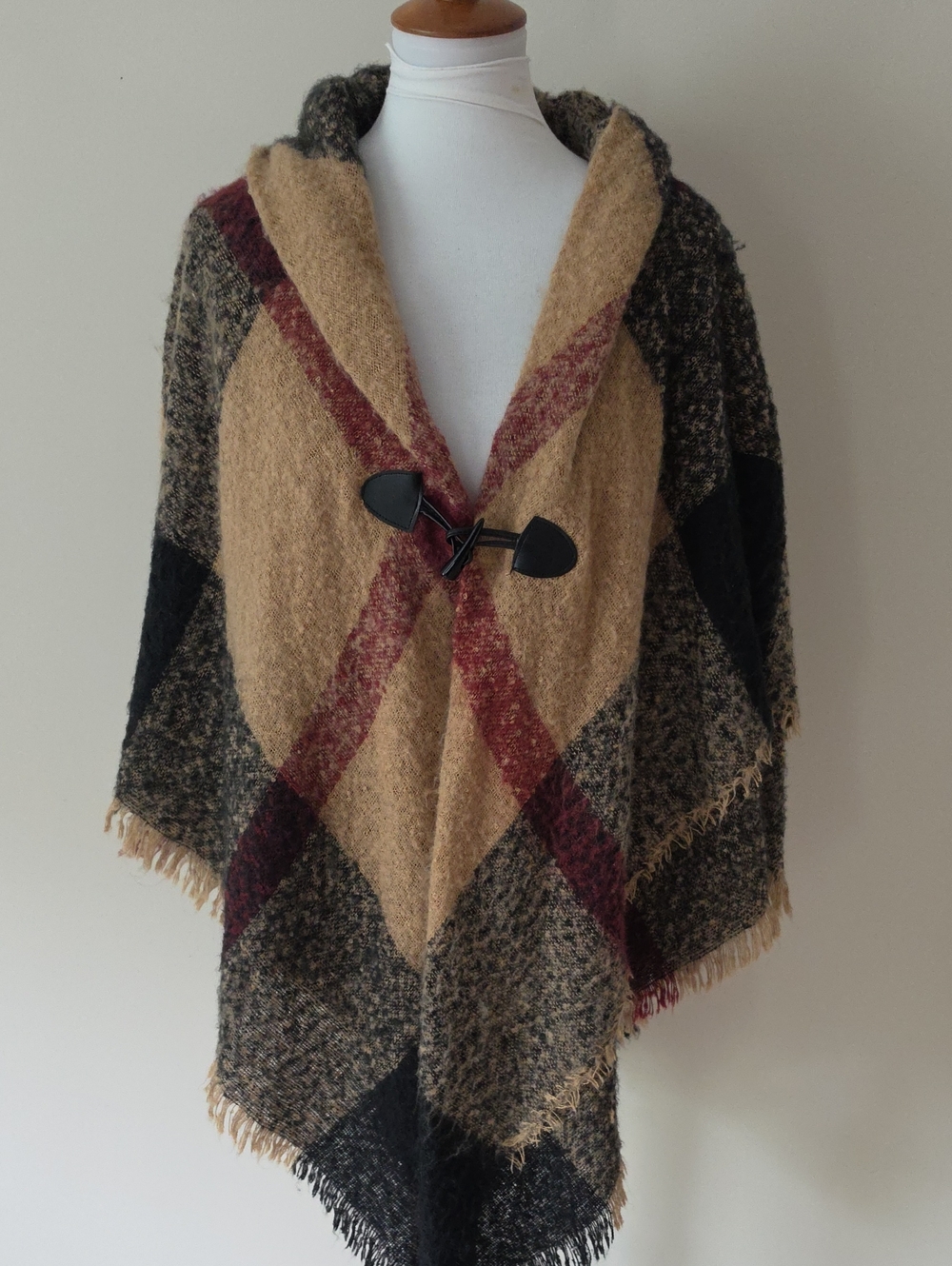 Altare  Poncho Sweater